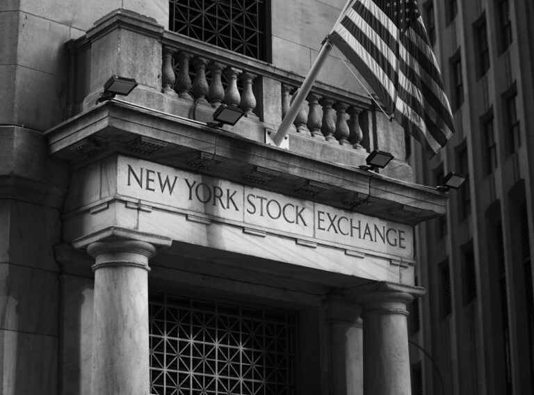 SP-500-and-NASDAQ-Hit-New-Records